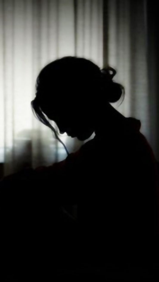 🖤 Anxious Attachment in Women: The Complete Guide